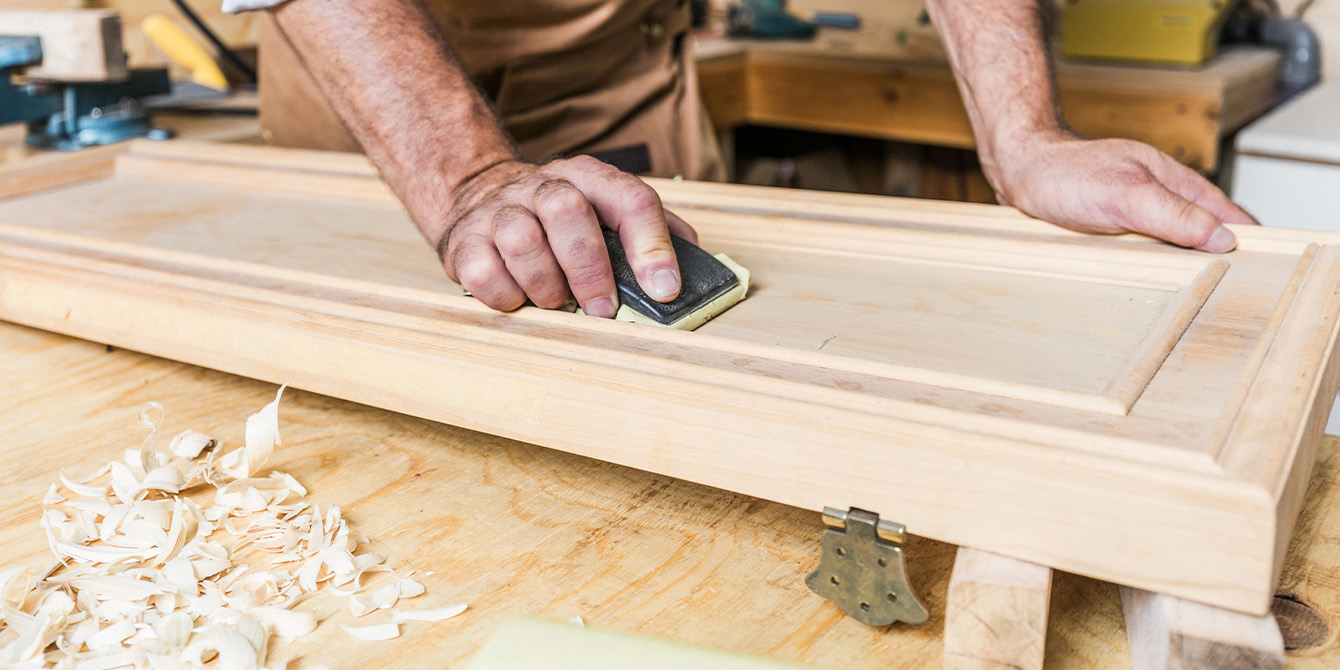 Rénover un meuble en bois : les 4 étapes à suivre !
