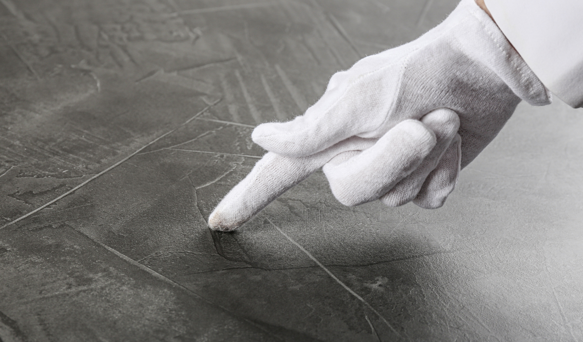 Comment enlever les rayures sur une table de béton ciré ?