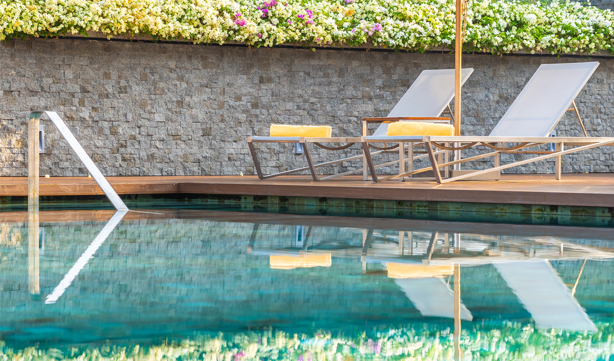  Protéger la piscine avec des barrières pour empêcher les bébés et jeunes enfants d'y accéder