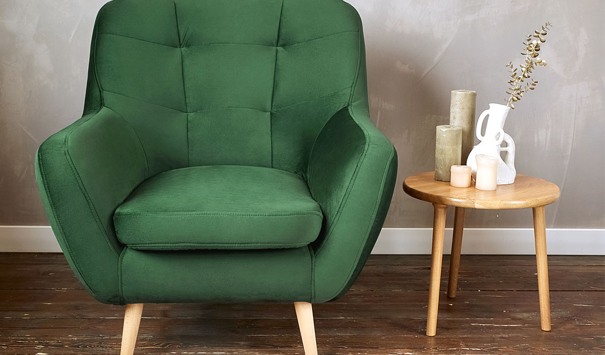 Comment raviver les couleurs d'un fauteuil en velours ?